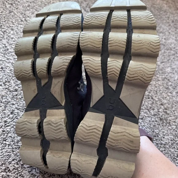 On Cloudsurfer running sneakers size 9.5 - Picture 5 of 8